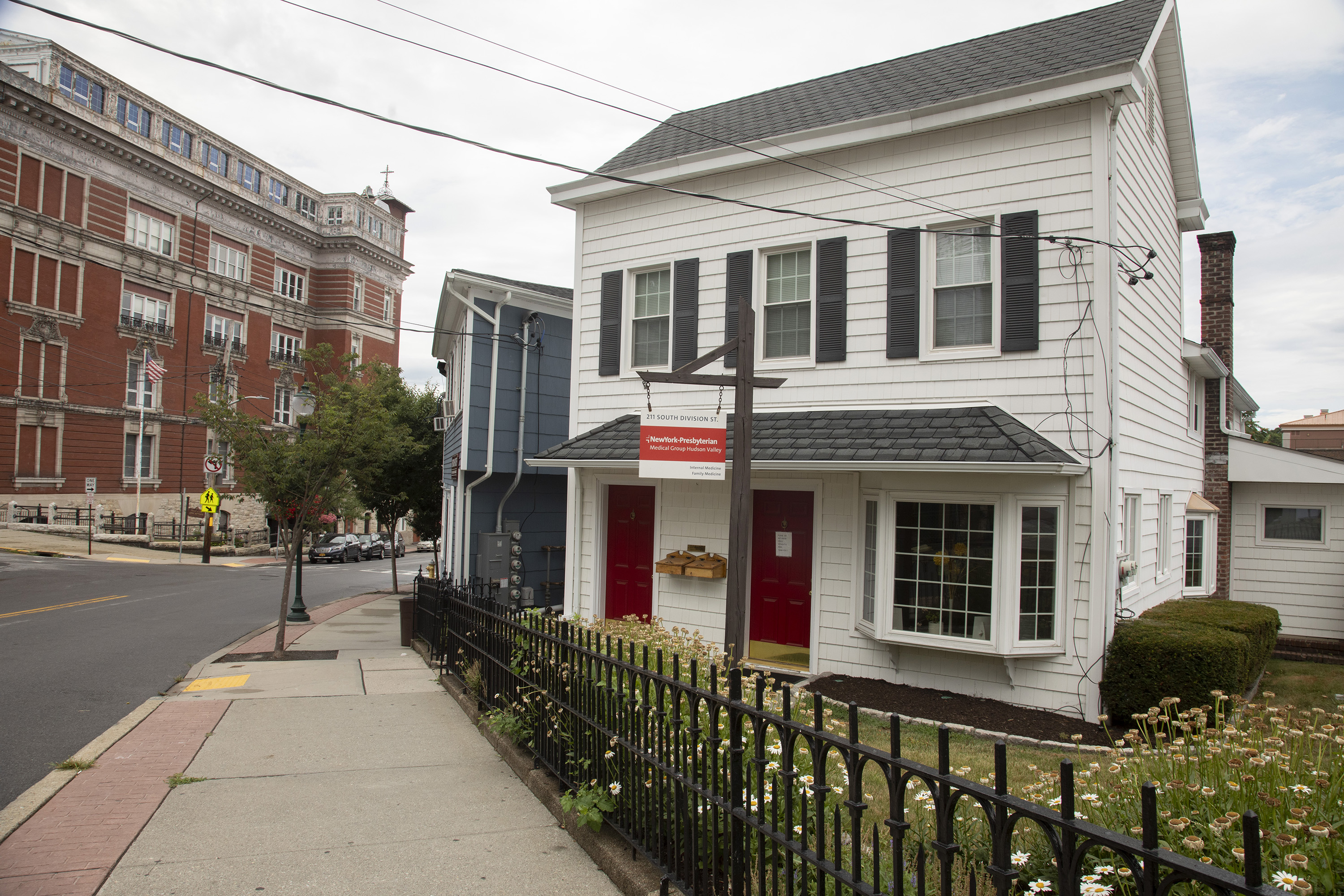 211 S Division St Location